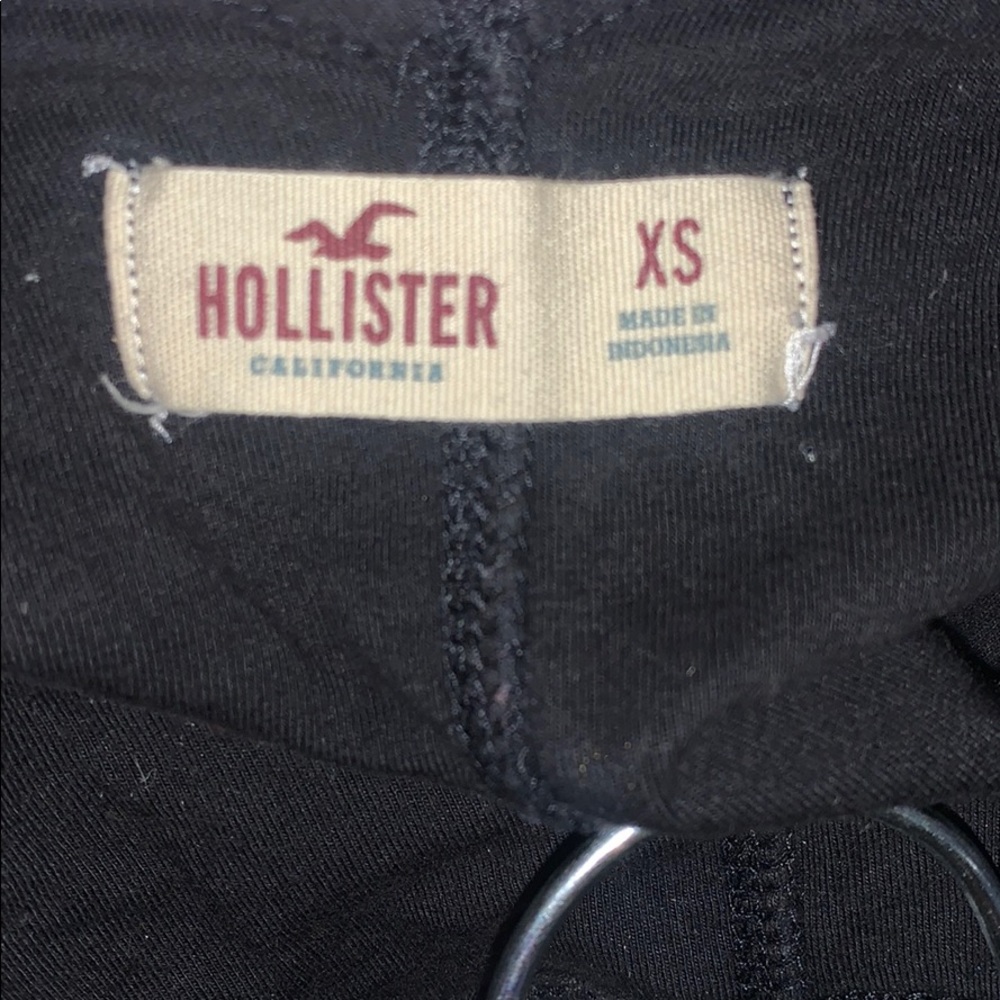 black crop top with crosses across the front - Picture 3 of 3